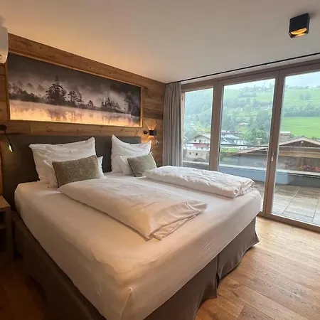 Apartment 4br Penthouse In Luis - What'app - 0034-635-520-036 - For Reservations! Kaprun